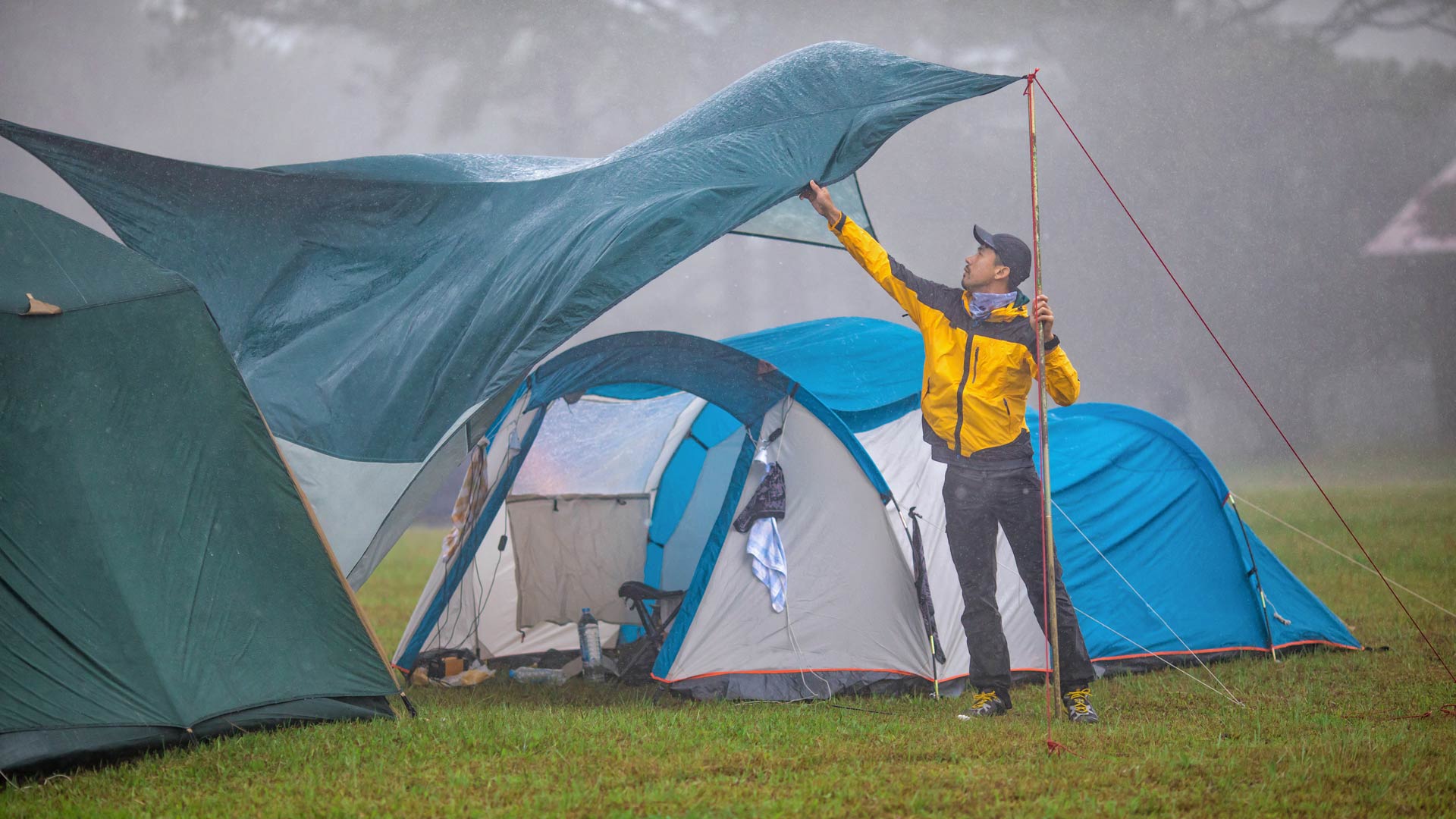 Read more about the article Pitch Tent in the Rain: Essential Tips for a Dry Camping Experience